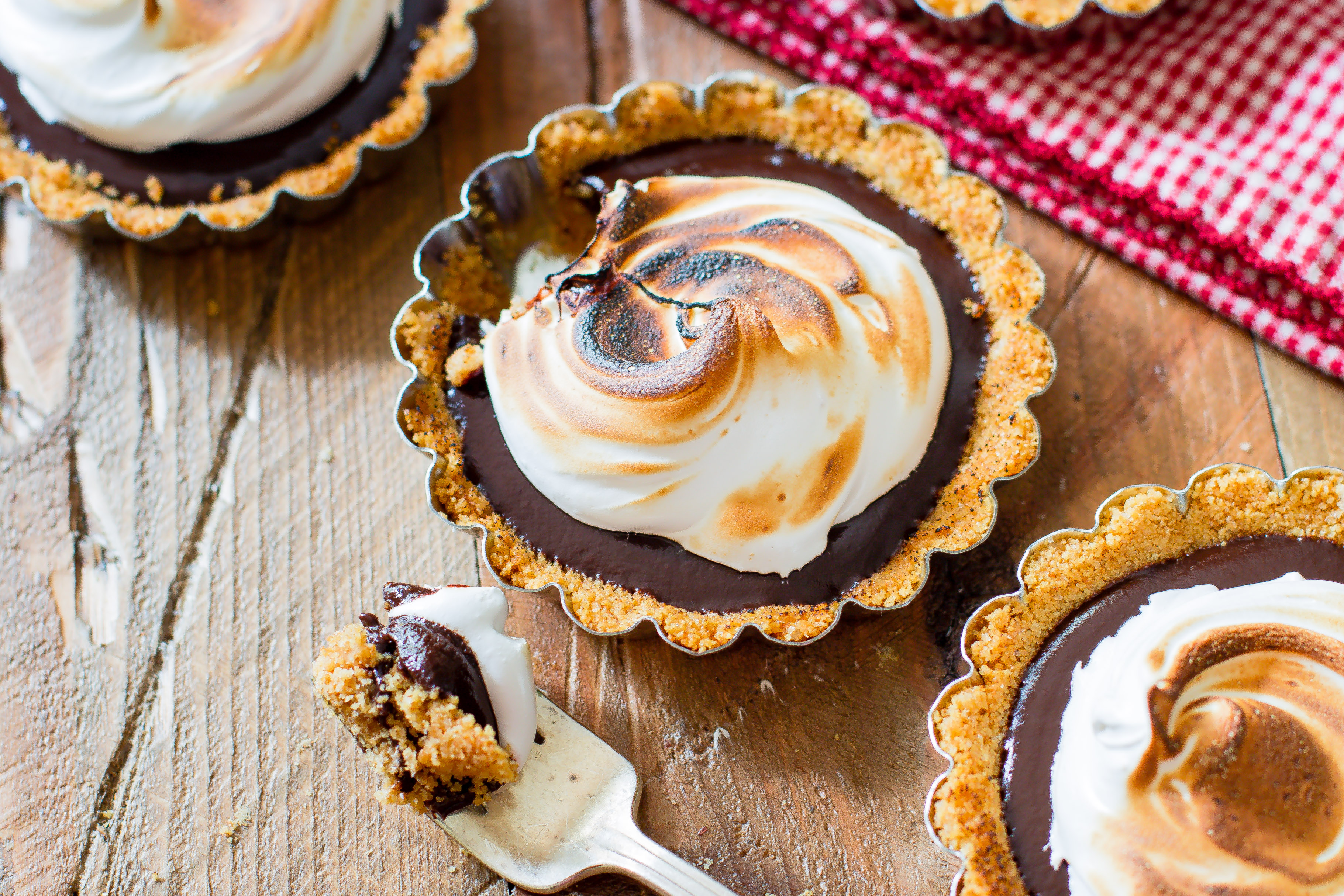 Mini S'mores Tarts Recipe How to Make Mini S'mores Tarts Mini S'mores Tarts Recipe How to Make Mini S'mores Tarts