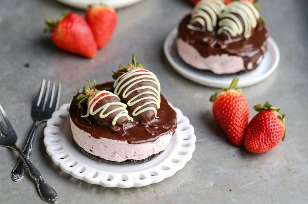 メリーソートチーキーCheeky Chocolate Cake Chocolate Covered Cherry Cheesecake | Order Online | Bryan's