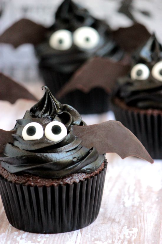 18 easy halloween cupcake ideas recipes decorating tips for halloween cupcakesdelishcom - Decorated Halloween Cupcakes 18 easy halloween cupcake ideas recipes decorating tips for halloween cupcakesdelishcom - Decorated Halloween Cupcakes