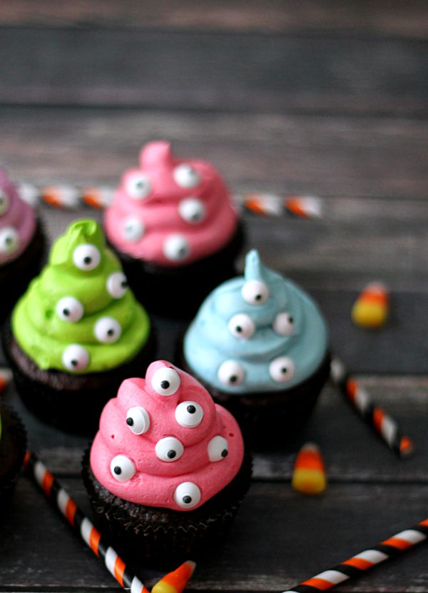 18 easy halloween cupcake ideas recipes decorating tips for halloween cupcakesdelishcom - Easy To Make Halloween Cakes 18 easy halloween cupcake ideas recipes decorating tips for halloween cupcakesdelishcom - Easy To Make Halloween Cakes