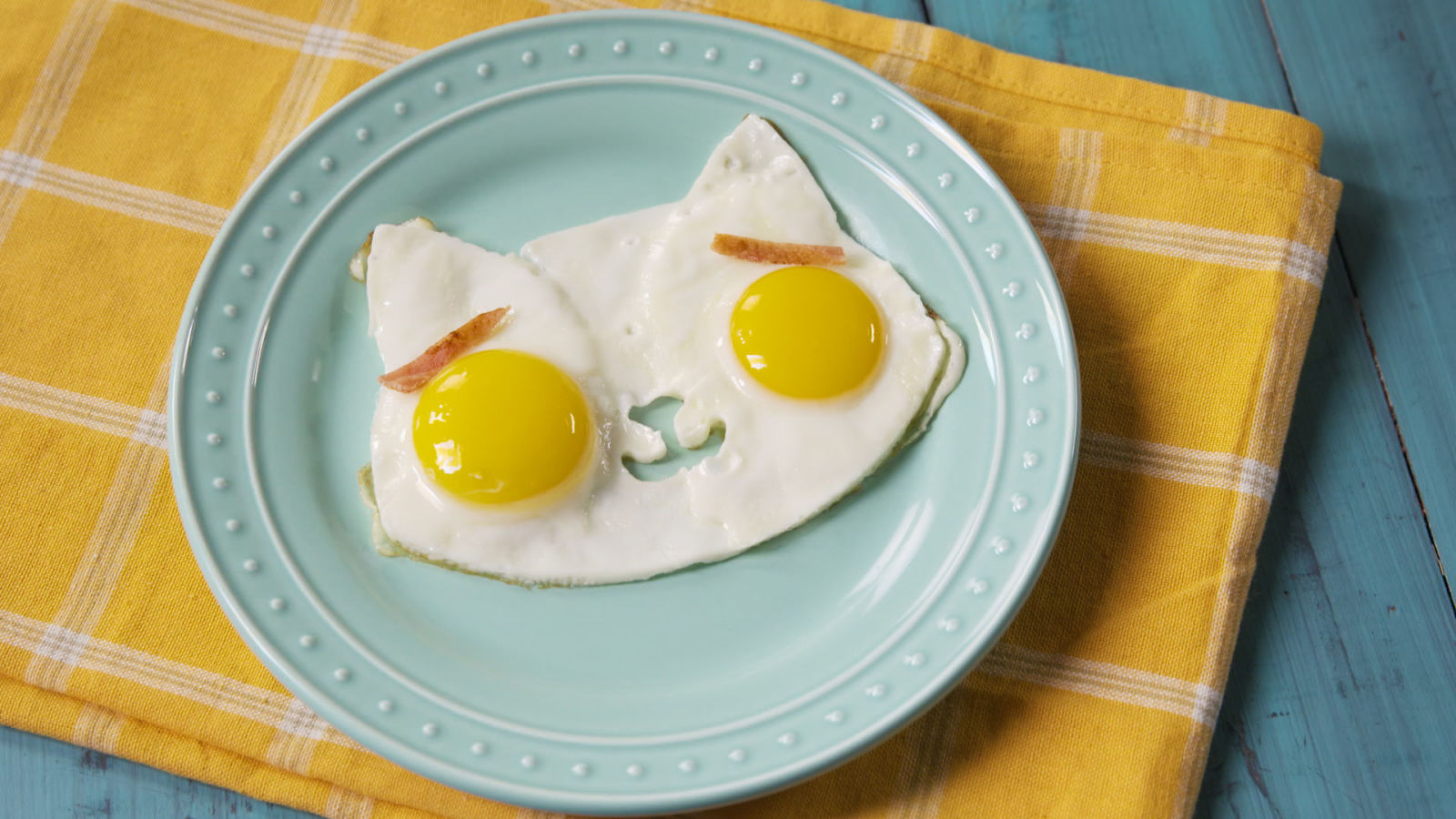 This Amazing Mold Turns Your Fried Eggs Into Hello Kitty