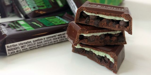 landscape-1475596378-delish-hersheys-cookie-mint.jpg