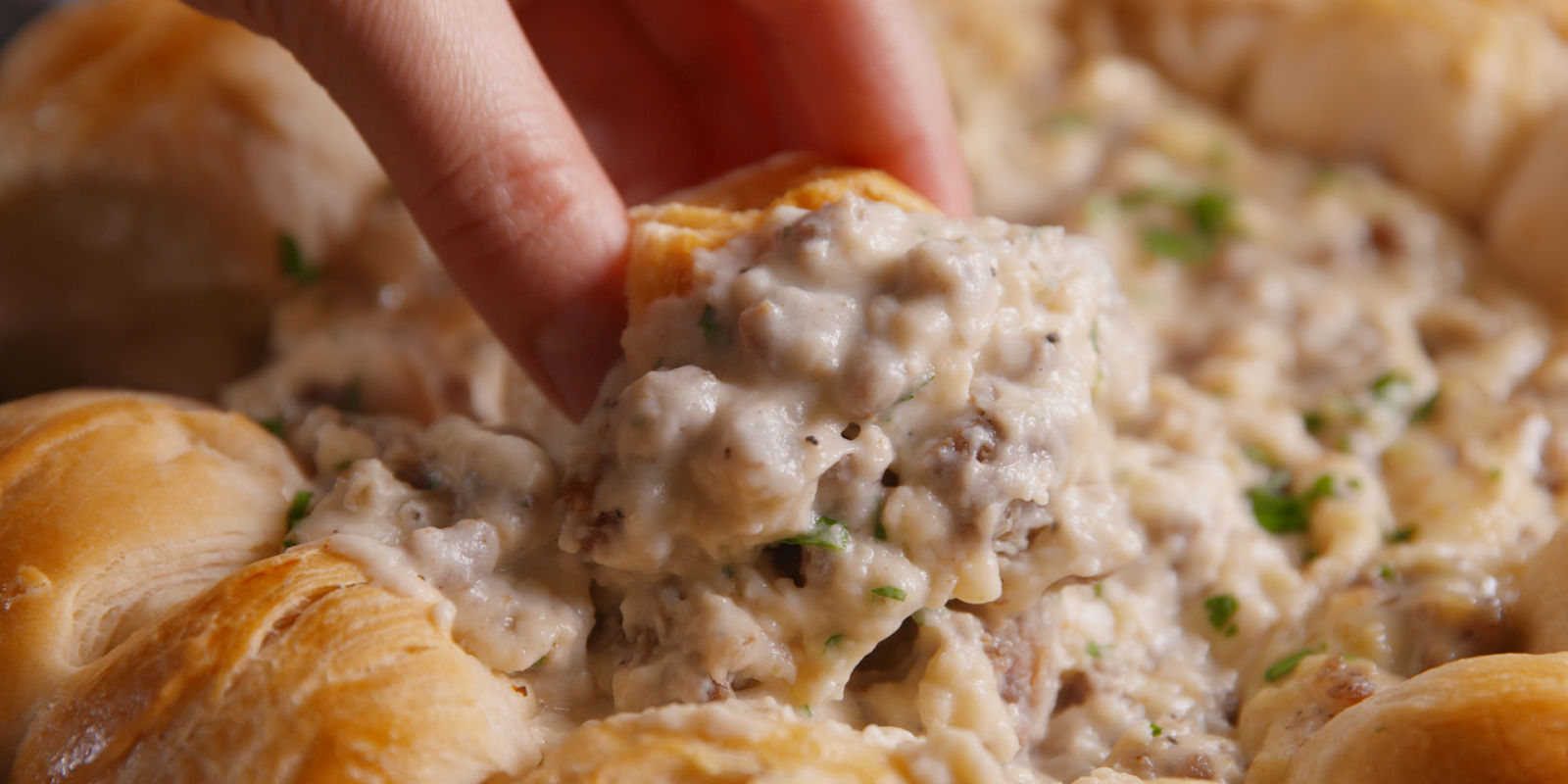 Cooking Biscuit and Gravy Ring — Biscuit and Gravy Recipe How To Video