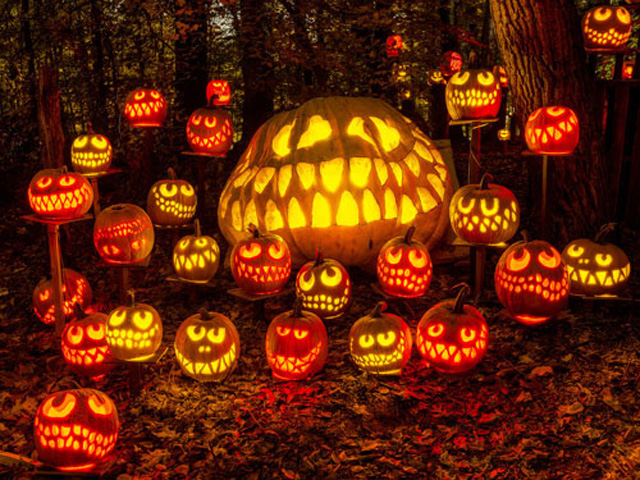 15 Amazing Halloween Celebrations Across America