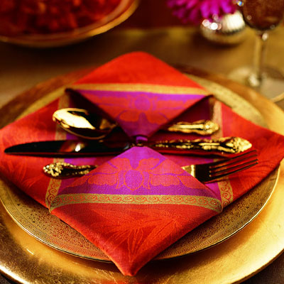 For best results, starch and press the napkin to highlight the crisp lines.