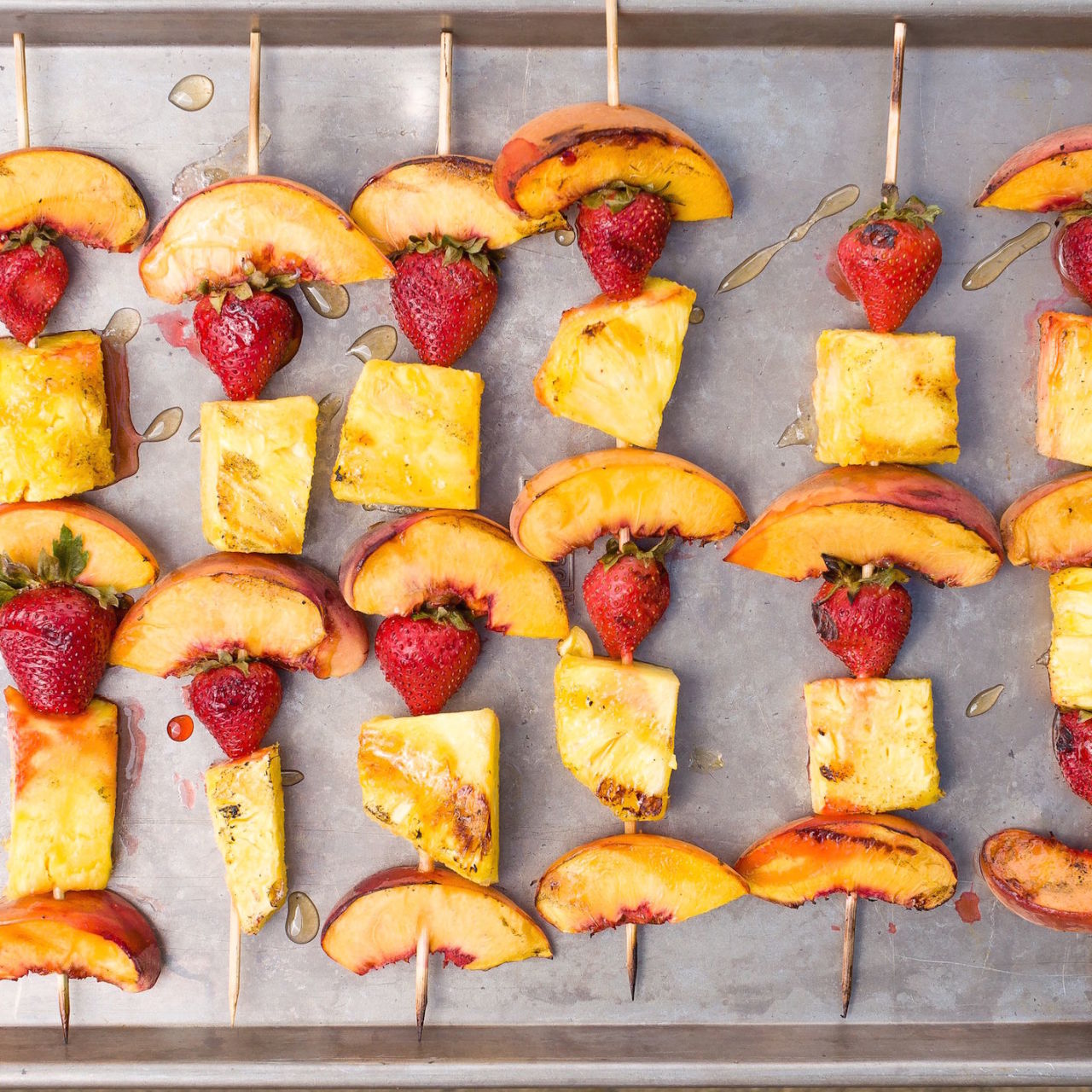 https://del.h-cdn.co/assets/15/35/1280x1280/square-1440700496-fruit-kebab-delish.jpg