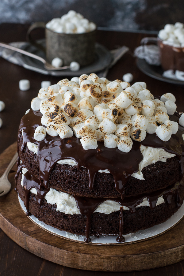 https://del.h-cdn.co/assets/16/21/hot-chocolate-cake-5.jpg