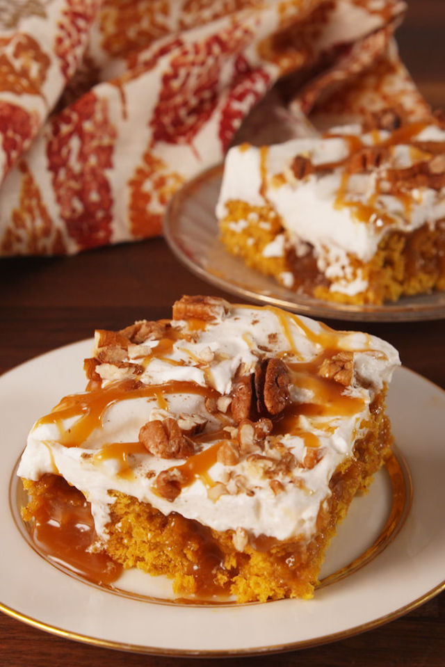 gallery-1503092694-delish-pumpkin-spice-poke-cake-pinterest-still004.jpg